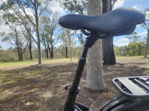 Rilu Onyx saddle and seatpost small suspension view